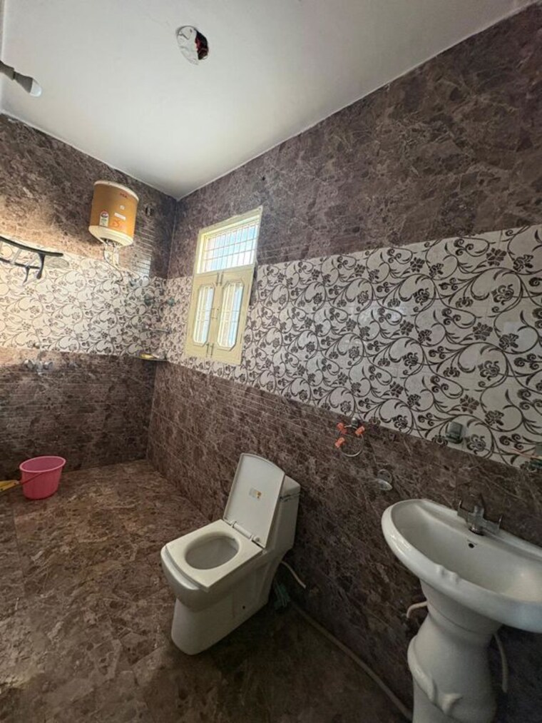 Bathroom, sector 48 2 Bedroom 1200 Sq.Ft. Independent House In Sector 48 Chandigarh 10665425