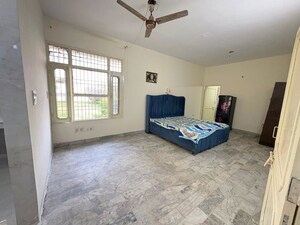 Room in 2 BHK Independent House at Sector 48 – for Rent