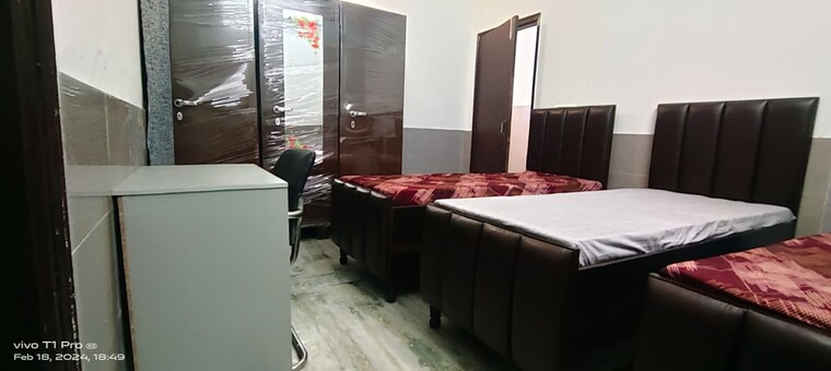 Room, sector 16 Pg For Girls In Sector 16 6588481