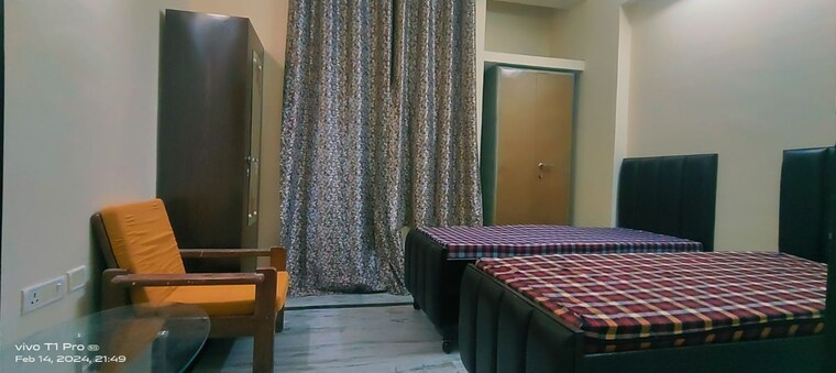 Room, sector 16 Pg For Girls In Sector 16 6588481