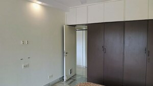 Furnished Amenities in 2 BHK Apartment at Andheri West – for Rent