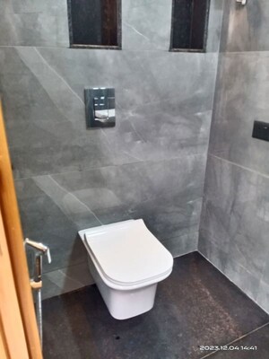 Bathroom in 1 BHK Apartment at Vasant Kunj – for Rent