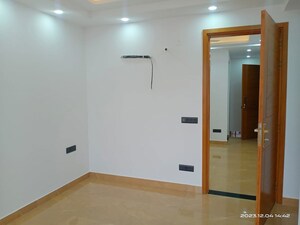 Room in 1 BHK Apartment at Vasant Kunj – for Rent