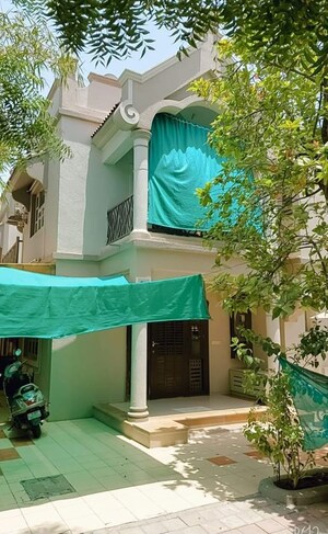 3 BHK Villa For Sale in Sola