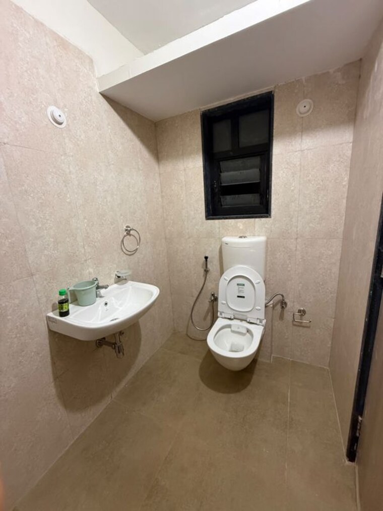 Bathroom, ganesh-chs-dadar 1 Bedroom 500 Sq.Ft. Apartment In Dadar West Mumbai 10665520