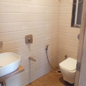 Bathroom in 1 BHK Apartment at Santacruz West – for Rent