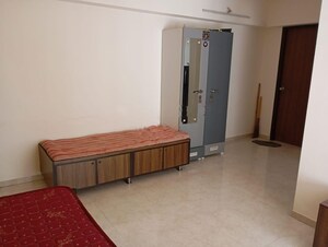 Room in 2 BHK Apartment at Lodha Amara, Kolshet Road – for Rent