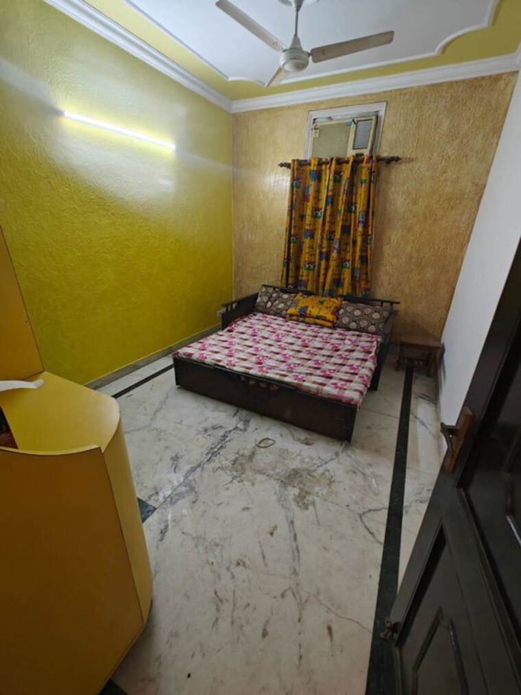 Bedroom, kalkaji 3 Bedroom 150 Sq.Yd. Builder Floor In Kalkaji Delhi 10665564