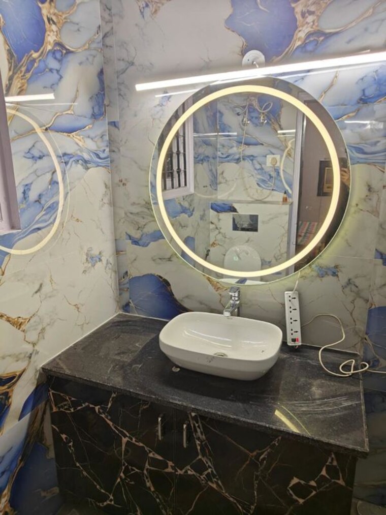 Bathroom, kalkaji 3 Bedroom 150 Sq.Yd. Builder Floor In Kalkaji Delhi 10665564