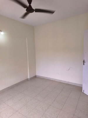 Room in 1 BHK Apartment at Green Hills, Kandivali East – for Rent