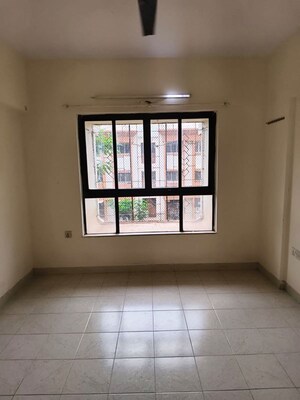 Room in 1 BHK Apartment at Green Hills, Kandivali East – for Rent