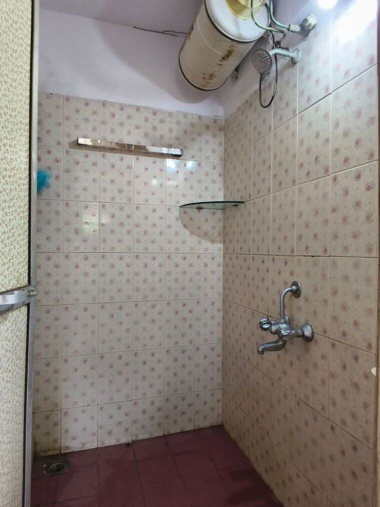 Bathroom, green-hills 1 Bedroom 525 Sq.Ft. Apartment In Kandivali East Mumbai 10665568