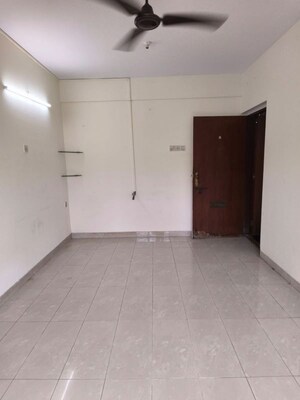 Room in 1 BHK Apartment at Green Hills, Kandivali East – for Rent