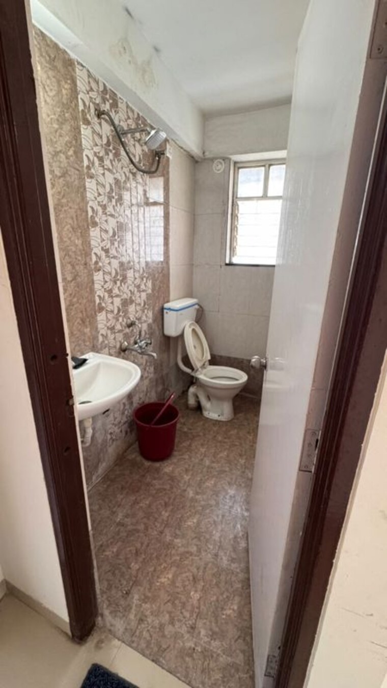 Bathroom, supertech-defence-colony-phase-l 2 Bedroom 900 Sq.Ft. Apartment In Wagholi Pune 10665580