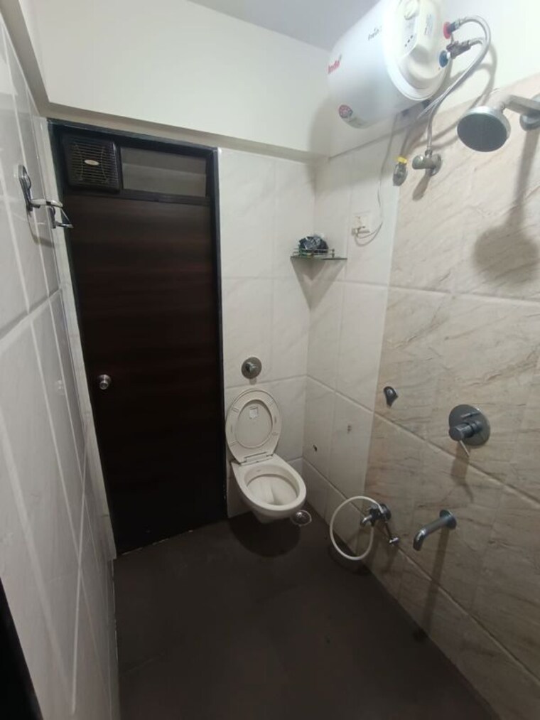 Bathroom, gokhale road 1 Bedroom 478 Sq.Ft. Apartment In Gokhale Road Thane 10665571