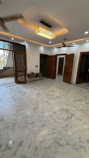 Room in 3 BHK Builder Floor at Kalkaji – for Sale