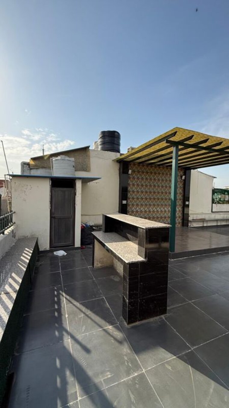 Terrace, kalkaji 3 Bedroom 175 Sq.Yd. Builder Floor In Kalkaji Delhi 10665585