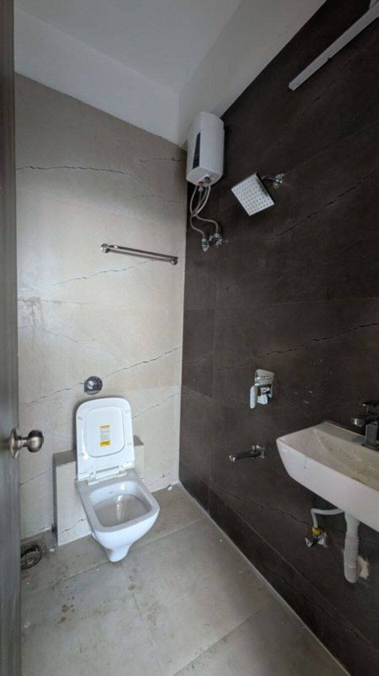 Bathroom, dgs-sheetal-ekta 2 Bedroom 615 Sq.Ft. Apartment In Malad East Mumbai 10665604