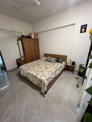 Room in 2.5 BHK Apartment at Goregaon West – for Rent