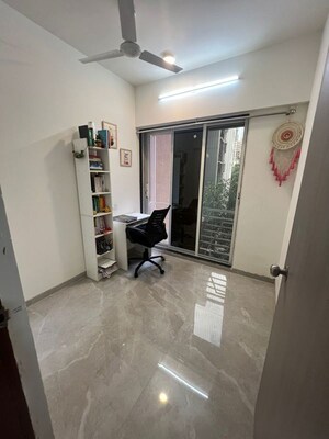 Room in 2.5 BHK Apartment at Goregaon West – for Rent