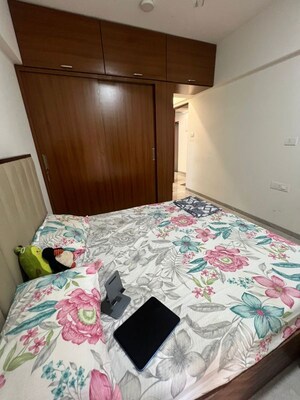 Bedroom in 2.5 BHK Apartment at Goregaon West – for Rent