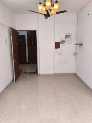 Room in 1 BHK Apartment at Lokhandwala – for Rent