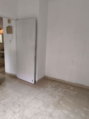 Room in 1 BHK Apartment at Lokhandwala – for Rent