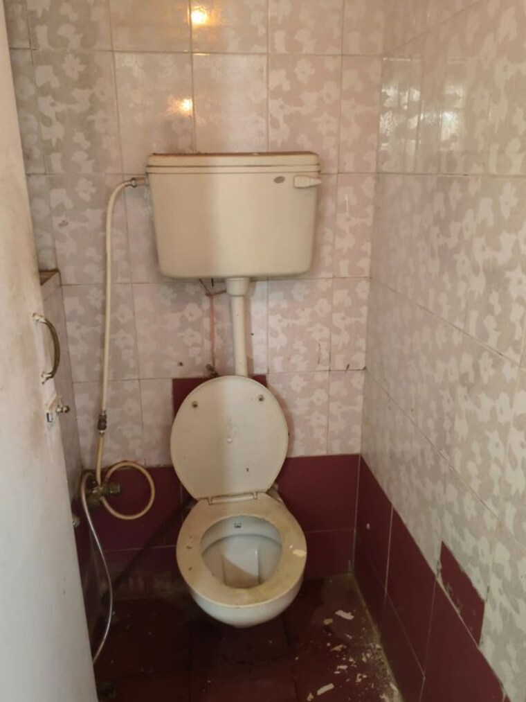 Bathroom, lokhandwala 1 Bedroom 400 Sq.Ft. Apartment In Lokhandwala Mumbai 10665579