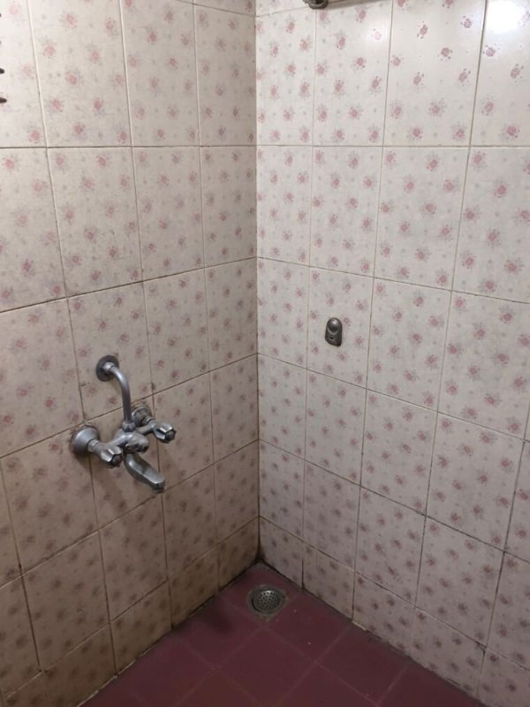 Bathroom, lokhandwala 1 Bedroom 400 Sq.Ft. Apartment In Lokhandwala Mumbai 10665579