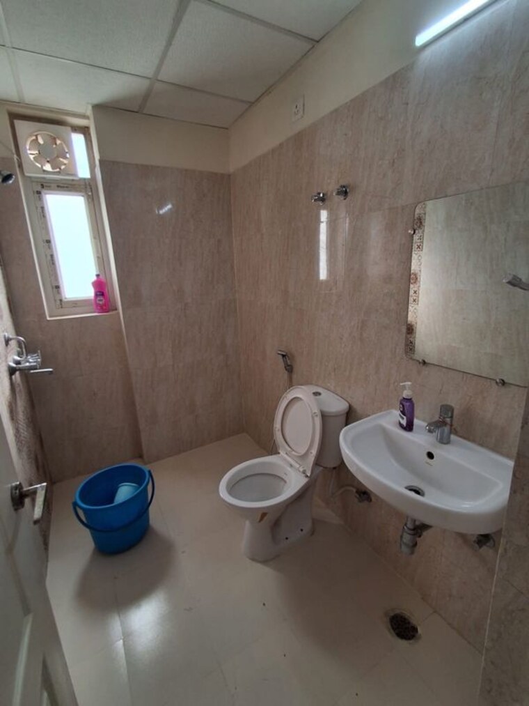 Bathroom, ansal-sushant-jeevan-enclave 3 Bedroom 1810 Sq.Ft. Apartment In Sushant Golf City Lucknow 10665497