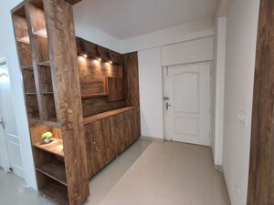 Room in 3 BHK Apartment at Ansal Sushant Jeevan Enclave, Sushant Golf City – for Rent