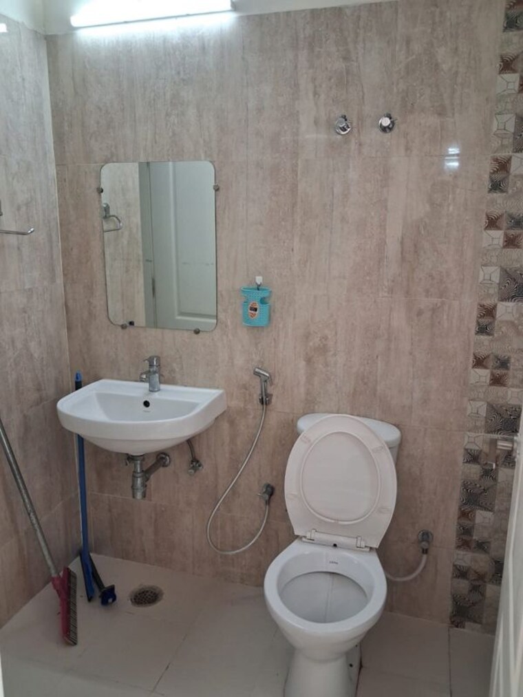 Bathroom, ansal-sushant-jeevan-enclave 3 Bedroom 1810 Sq.Ft. Apartment In Sushant Golf City Lucknow 10665497