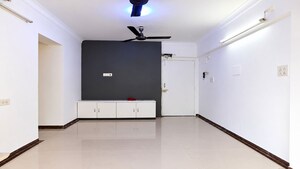 Room in 1 BHK Apartment at Sai Simran Tower, Chembur – for Rent