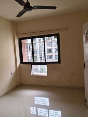 Room in 1 BHK Apartment at Lokhandwala – for Rent