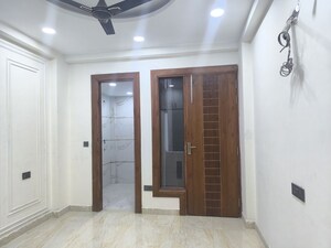 Room in 3 BHK Builder Floor at BPTP District, Sector 81 – for Sale