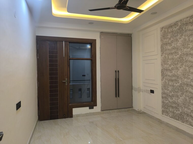 Room, bptp-district 3 Bedroom 155 Sq.Yd. Builder Floor In Sector 81 Faridabad 10665664