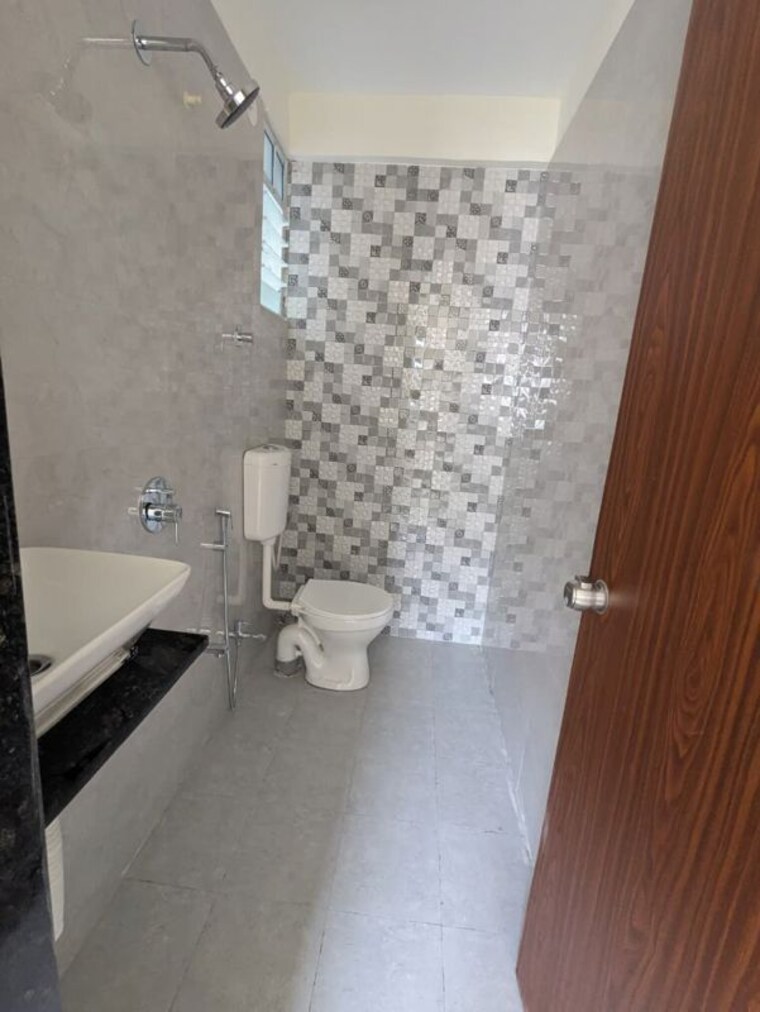 Bathroom, shantai-divine-vastu 2 Bedroom 1042 Sq.Ft. Apartment In Punawale Pune 10665357