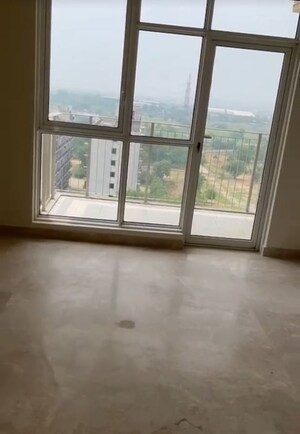 Room in 2.5 BHK Apartment at Ireo The Corridors, Sector 67a – for Rent