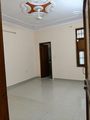 Room in 3 BHK Builder Floor at Spring Field, Sector 31 – for Sale