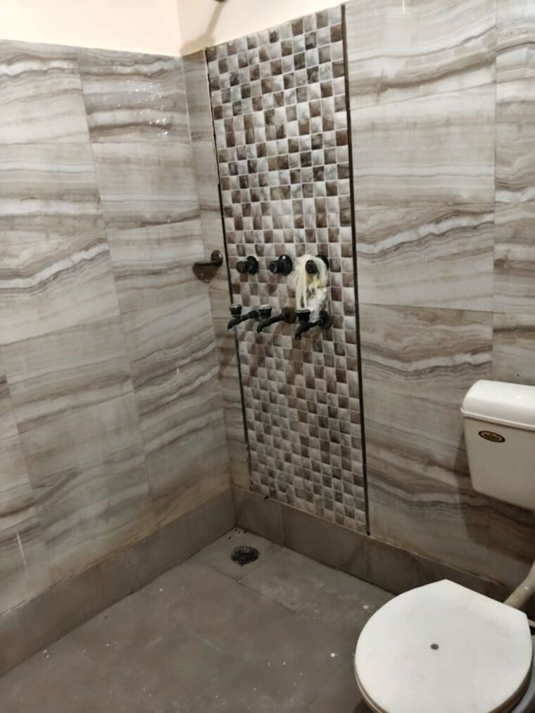 Bathroom, spring-field 3 Bedroom 150 Sq.Ft. Builder Floor In Sector 31 Faridabad 10665717