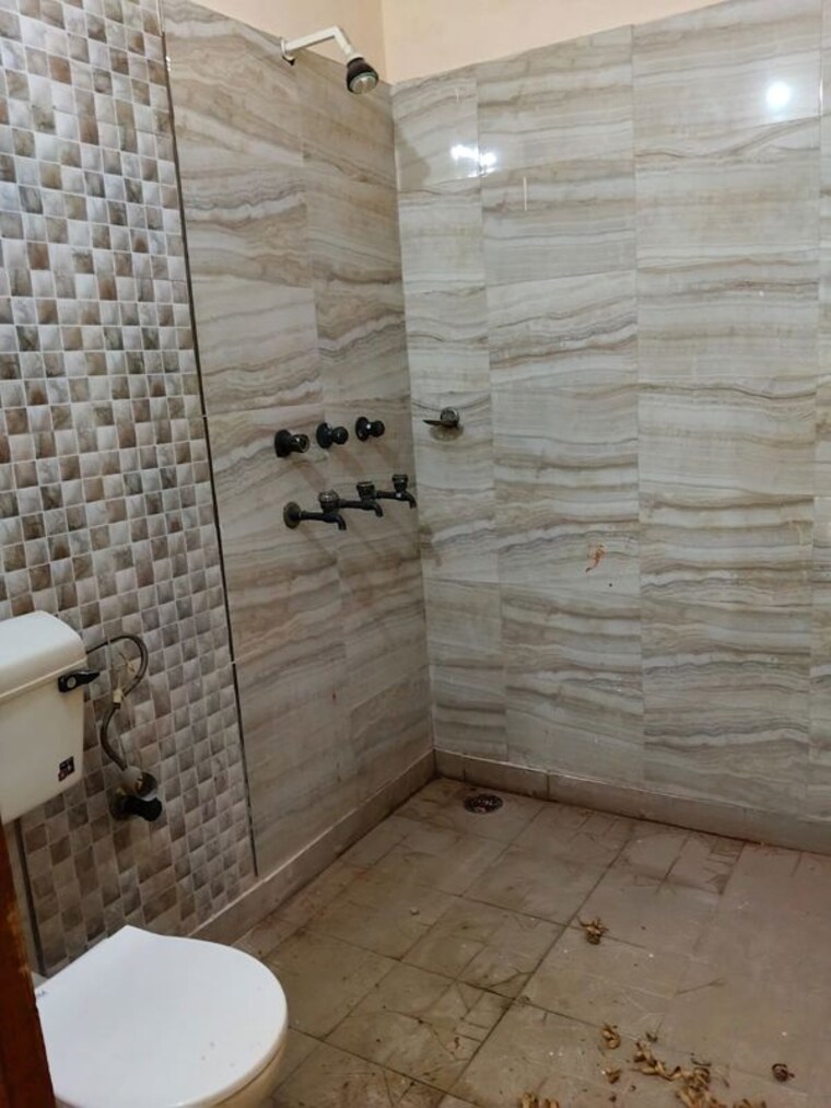 Bathroom, spring-field 3 Bedroom 150 Sq.Ft. Builder Floor In Sector 31 Faridabad 10665717