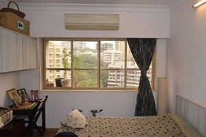 Room in 2 BHK Apartment at Bandra West – for Rent