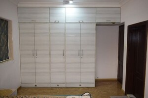 Room in 2 BHK Apartment at Bandra West – for Rent