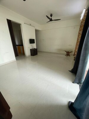 Room in 2 BHK Apartment at Ravinanda Skylights, Wagholi – for Rent
