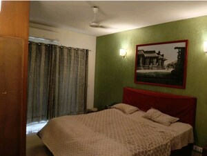 Bedroom in 4 BHK Apartment at Central Park I, Sector 42 – for Rent