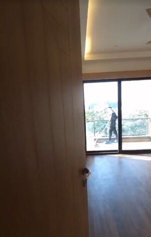 Room in 4 BHK Apartment at Aradhya Homes, Sector 67a – for Rent