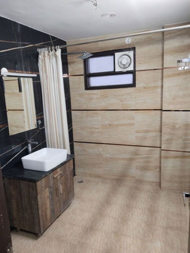 Bathroom, sector 57 3 Bedroom 1500 Sq.Ft. Builder Floor In Sector 57 Gurgaon 10665781