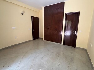 Room in 3 BHK Builder Floor at Sector 57 – for Rent