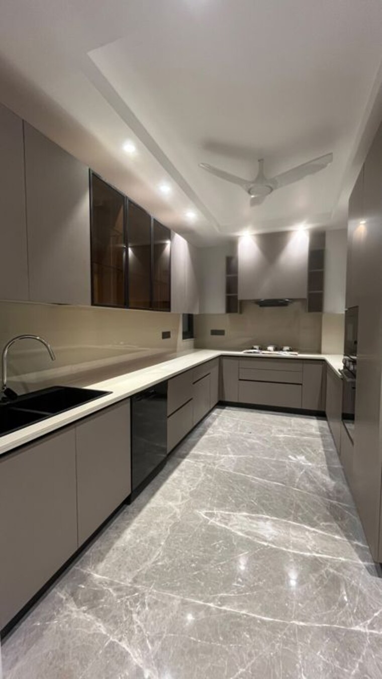 Kitchen, dlf-the-ultima 4 Bedroom 2700 Sq.Ft. Apartment In Sector 81 Gurgaon 10665797
