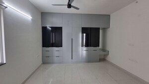 Room in 3 BHK Apartment at Prestige Beverly Hills, Kokapet – for Rent